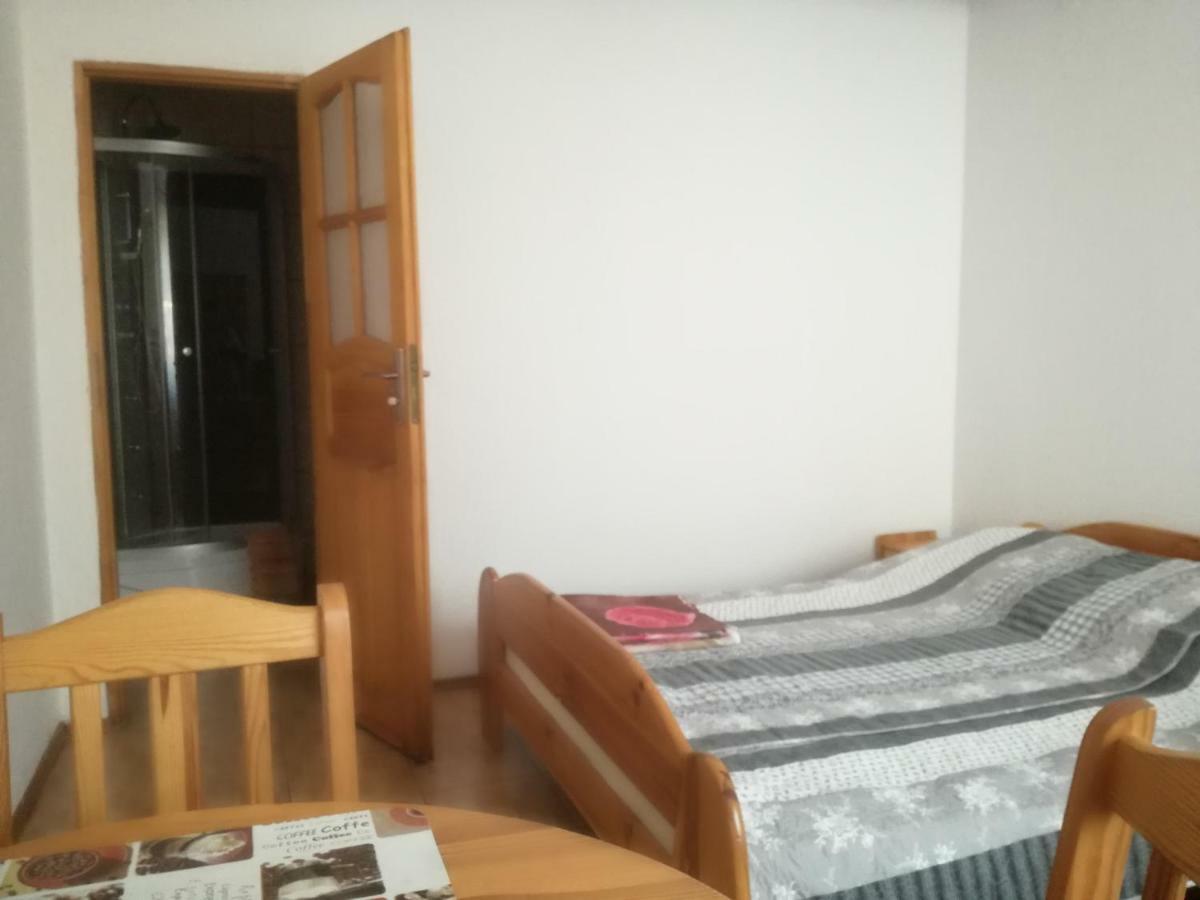 Chata Pod Roza Ledzin Exterior photo